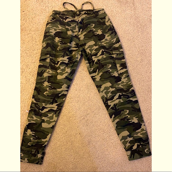 Camouflage cargo pants! - Picture 2 of 2